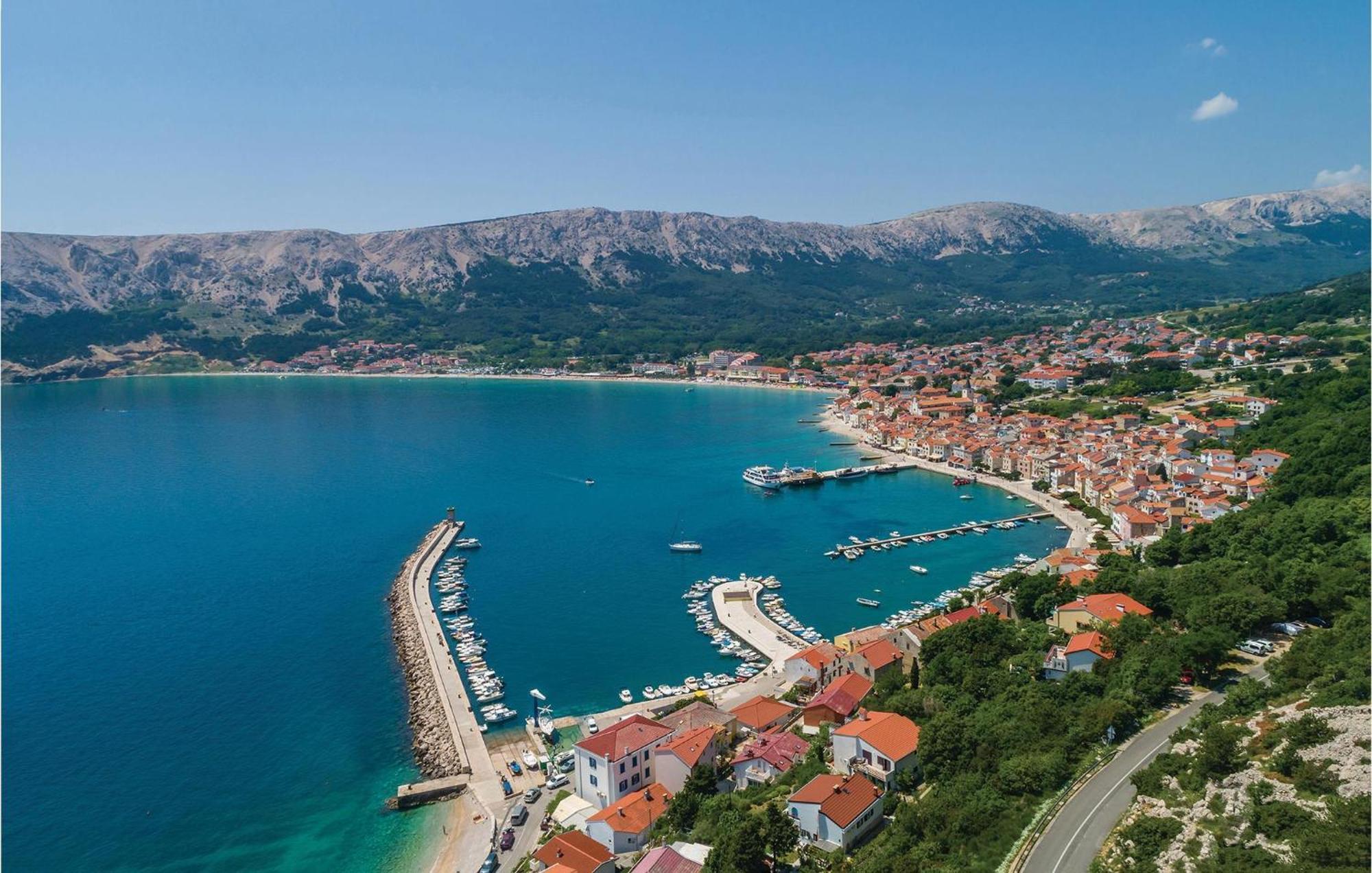 2 Bedroom Gorgeous In Baška