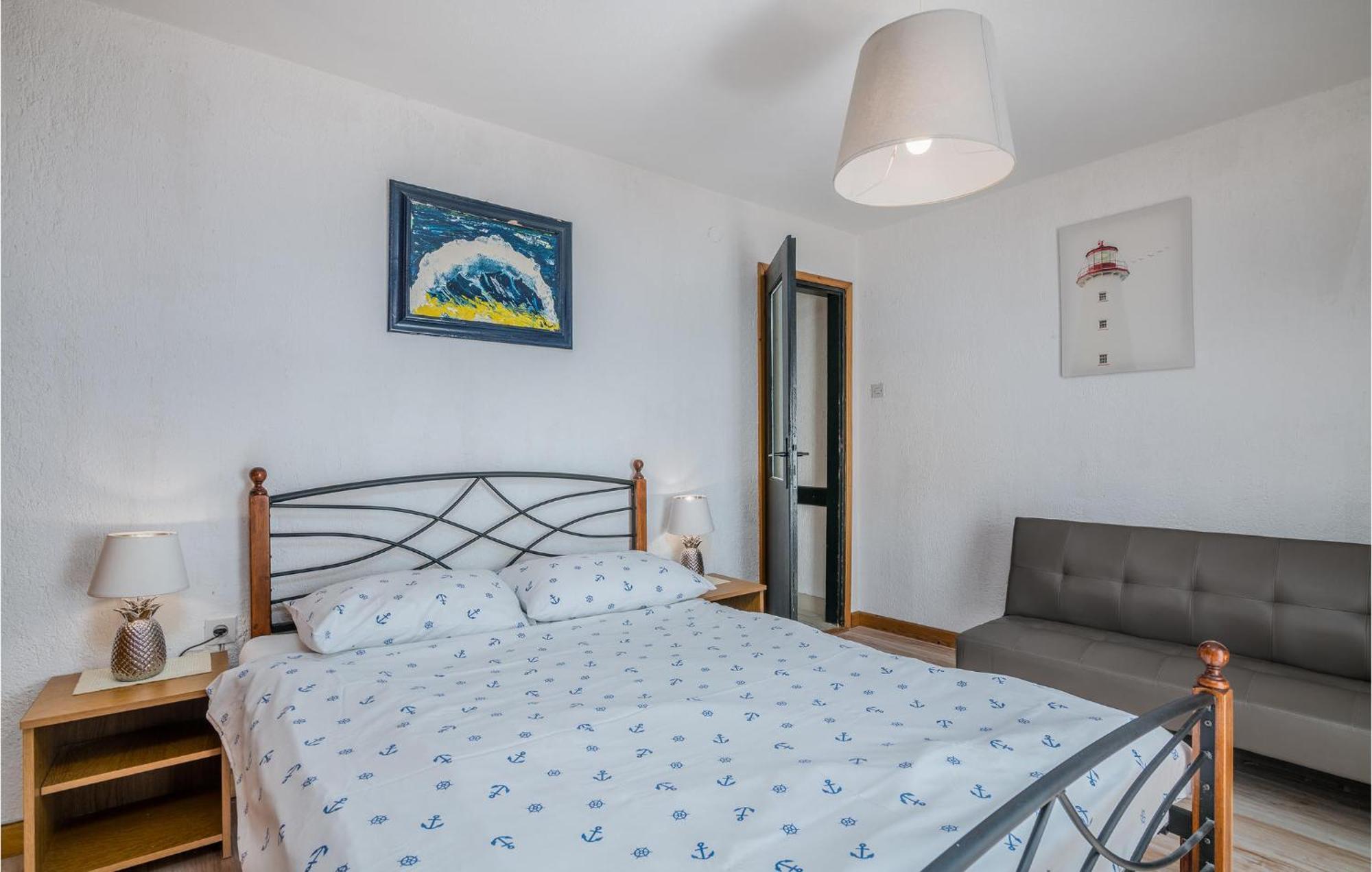 2 Bedroom Gorgeous In *